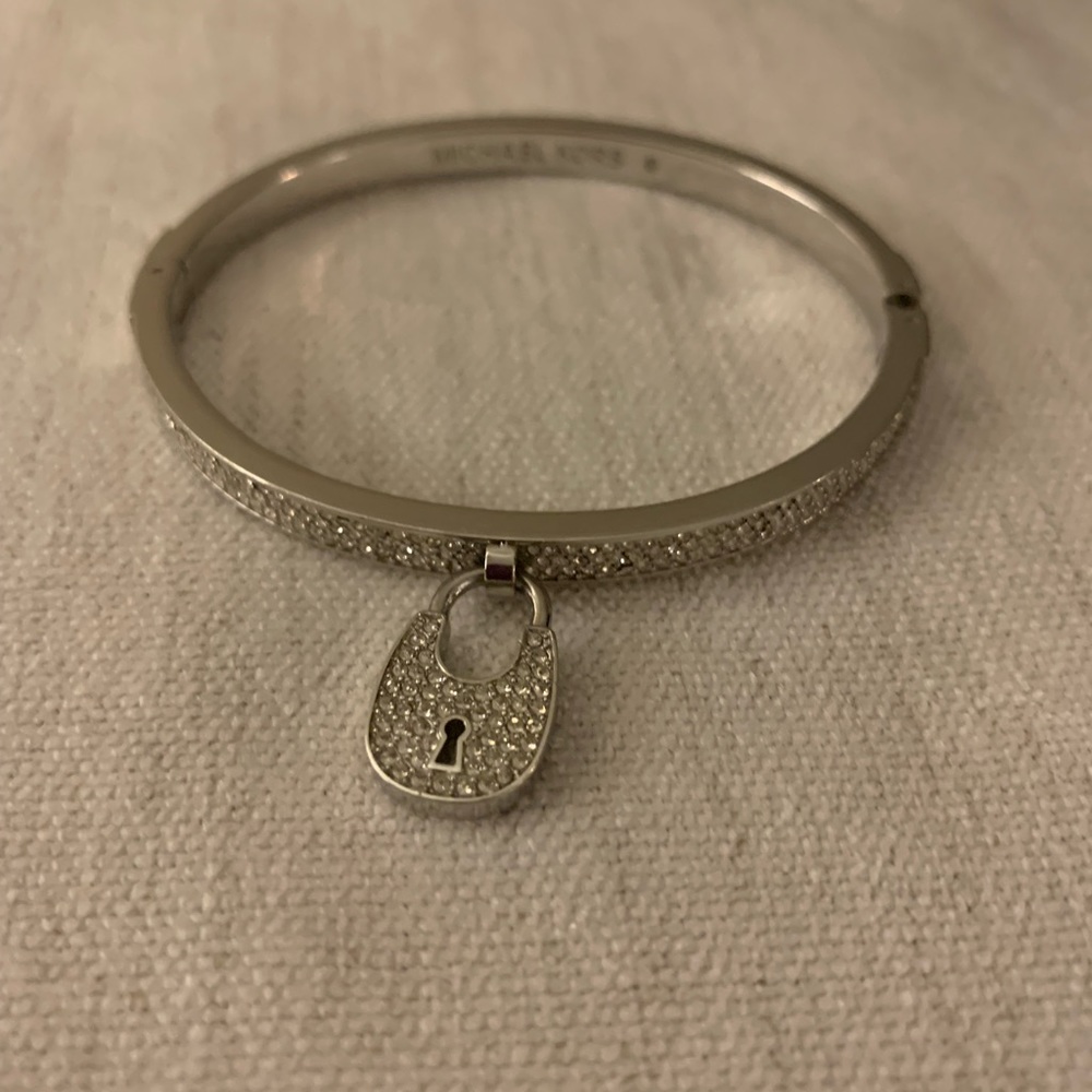 MICHAEL KORS hinged BANGLE BRACELET SILVER/TONE - Picture 5 of 6